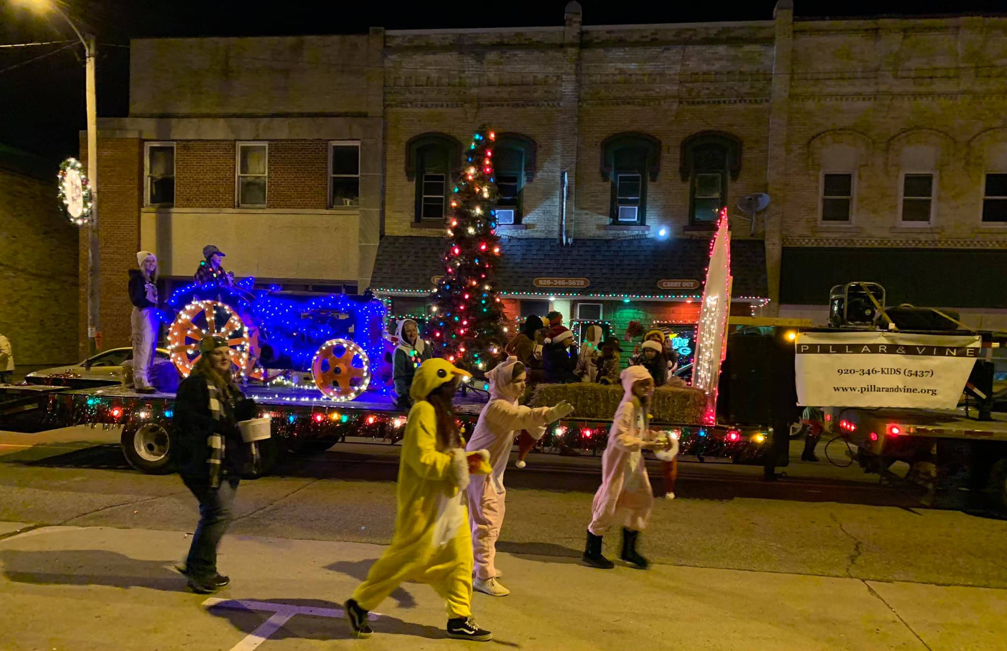 Pictures from Annual Christmas Parade – Village of Brandon